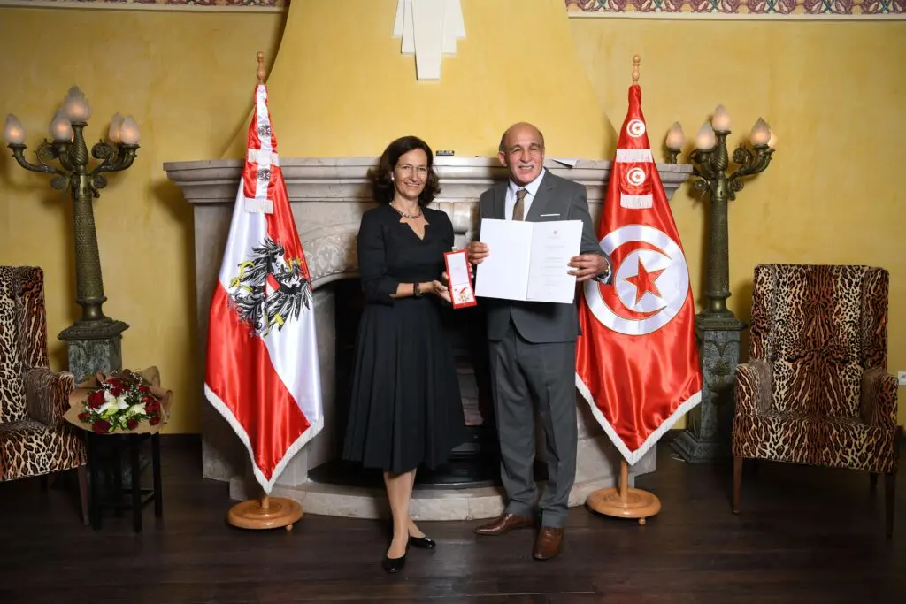 Le président de publications de commerce international, S.A. ACTUALIDAD certifie que Pepi’s A.P.V. Industrie est lauréat du TROPEE INTERNATIONAL ACTUALIDAD 21ème SIECLE en reconnaissance de son prestige et image commerciale